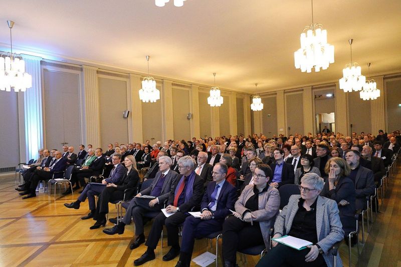 Feierliche Preisverleihung im Saal der Bayerischen Akademie der Wissenschaften in der Münchner Residenz