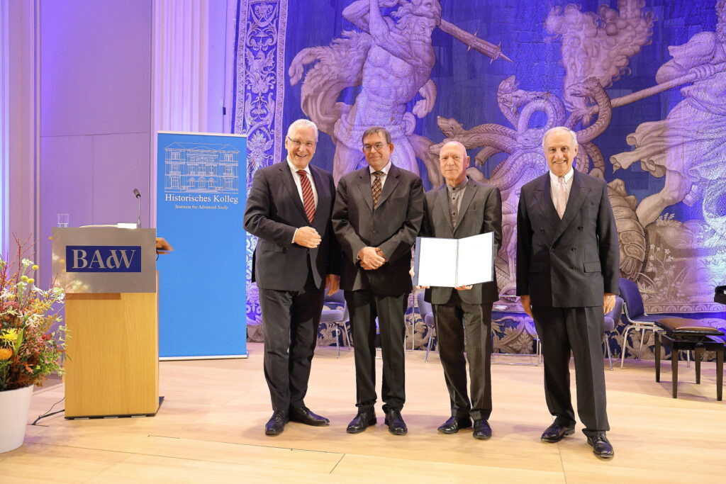 Verleihung des Preises des Historischen Kollegs: Staatsminister Joachim Herrmann, Kuratoriumsvorsitzender Hartmut Leppin, Preisträger Michael Wildt und Vorsitzender des Freundeskreises des Historischen Kollegs, Clemens Börsig (v.l.n.r.)